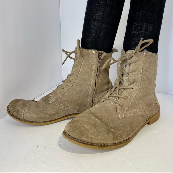TOMS tan suede lace up boots size 8.5 - Picture 1 of 5
